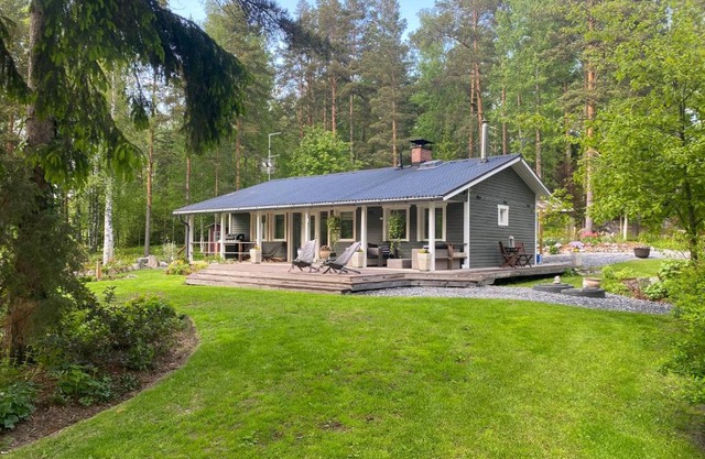 Kodikas vapaa-ajan asunto Päijänteen rannalla