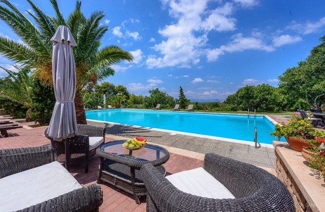 KOKKINO KASTRO is a historic estate in Aegina full of memories from 1825.