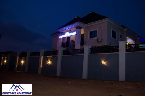 Kollypops Apartments