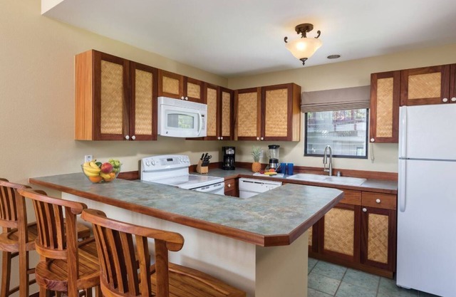 Kona Hawaiian Resort - Wyndham Timesharen2 Bedroom Bungalow w/Full Kitchen