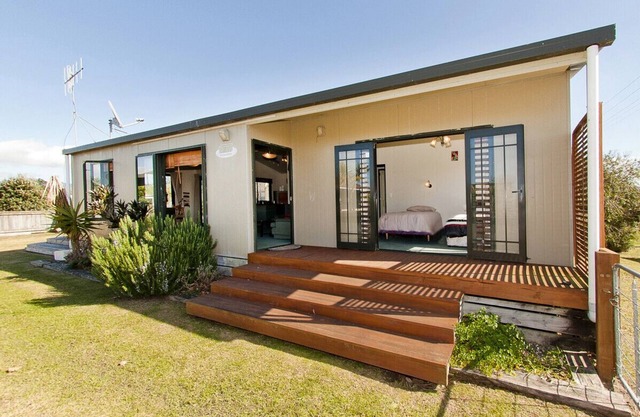 Korolevu Beach House - Whangamata Holiday Home