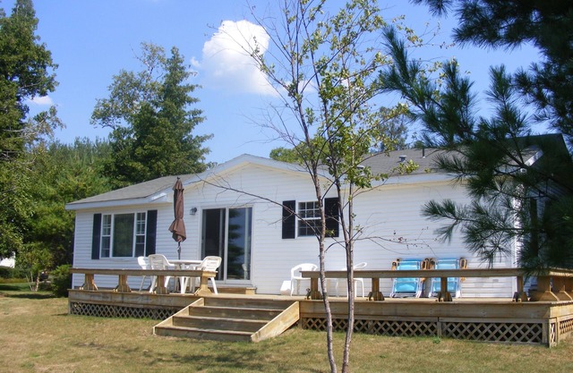 "Kozy Nook" on the Sunset Side of Big Glen Lake