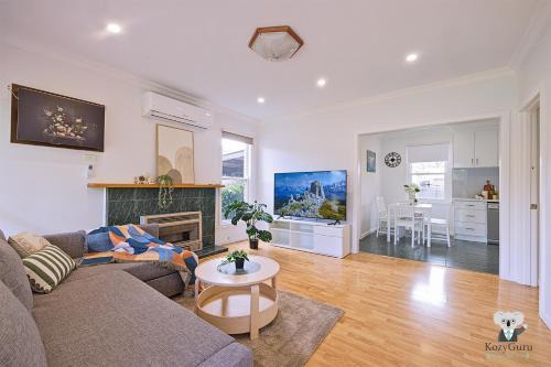 KozyGuru | 3BR Close to Vic Uni & Footscray Hosp