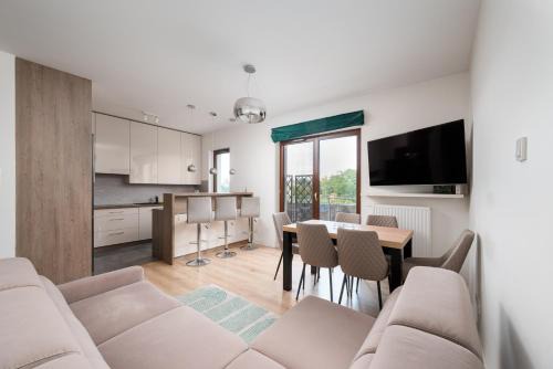 Krasińskiego Deluxe Apartment by BookingHost