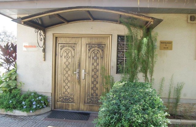 Kriscane Suites