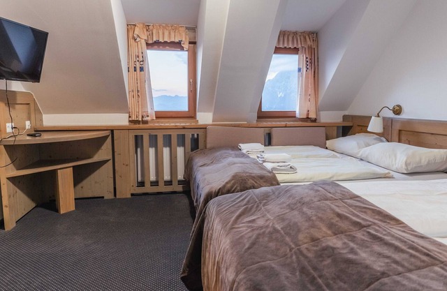 Krvavec Quadruple room 2