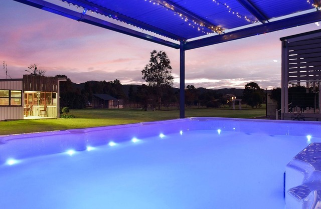 Kulang Retreat in charming Broke with Large Swim Spa and games room suits up to 14 guests