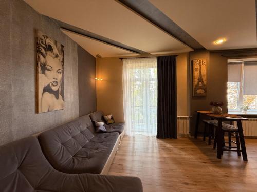 Kyiv Paris Apartment