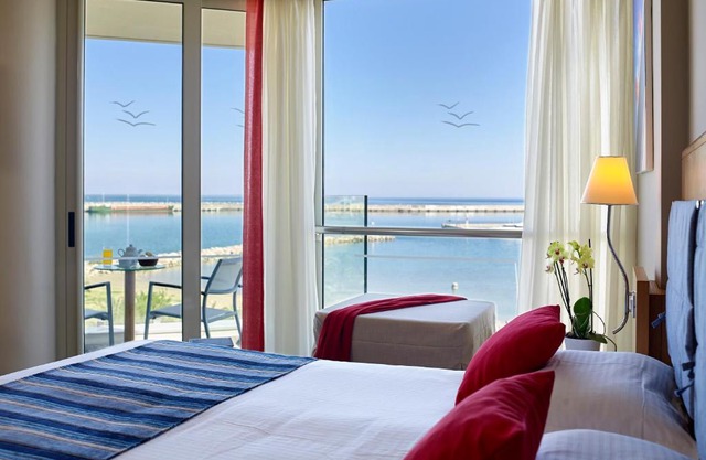 Kyma Suites Beach Hotel