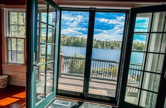 ☀️L A K A T I O N⚓️WATERFRONT- HOT TUB-ATV-SNOW TRAILS 🗻LAKES REGION⛰️
