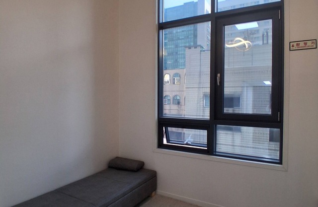 L house near Sinchon station and Ewha Womans Univ station