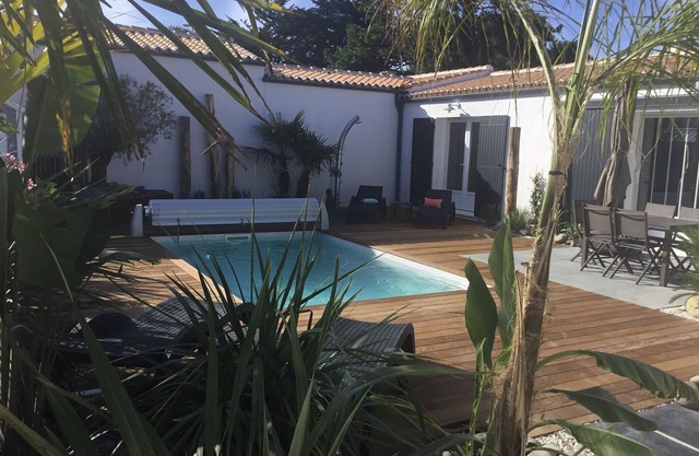 L'Iliade, large modern villa near the beach with heated pool