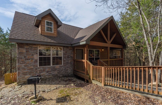 L037, Lazy Pines 2-bedroom cabin; Book Now: 15% Off 3+ Nts SEE DESC. BELOW