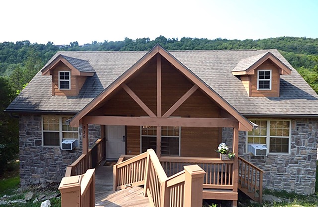 L048, 2-Br Luxury Cabin: 15% Off 3+Nts September Getaways SEE DESC. BELOW