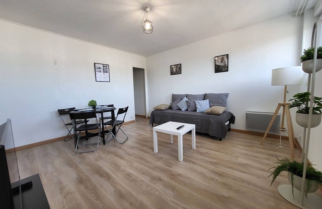 L1 St-Quentin-en-Yvelines : Apartment with parking space