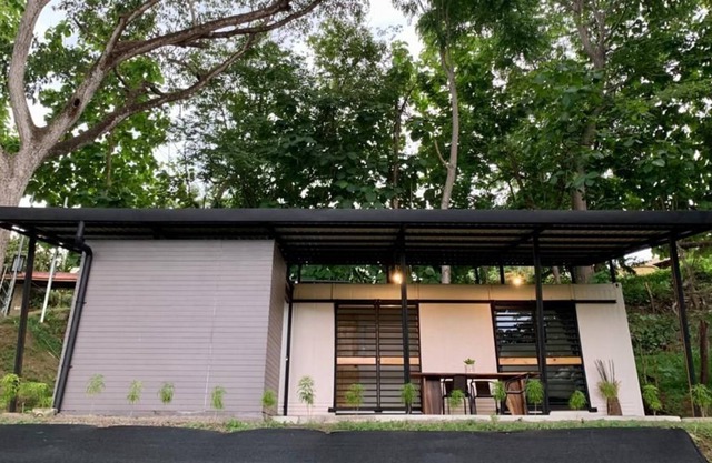La Barca Lodge - Container Homes Exotic place of Costa Rica surrounded by nature
