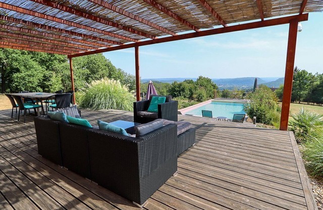 "LA BELLE VIE"n- an exceptionnal location with *view and private heated pool