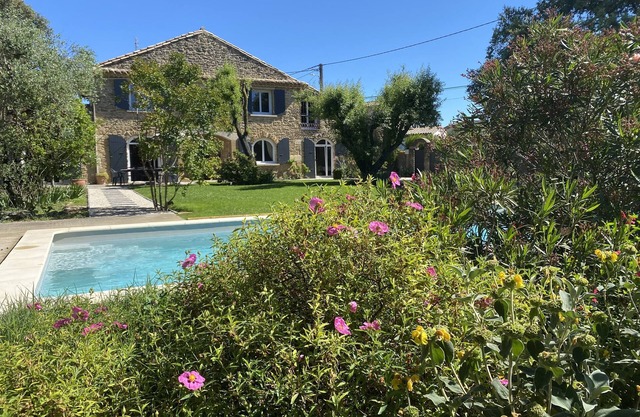 La Bergerie de Suze: Charming residence, heated swimming pool and fenced garden