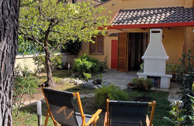 La Buganvilla: a cozy cottage with garden near the center of Sirolo