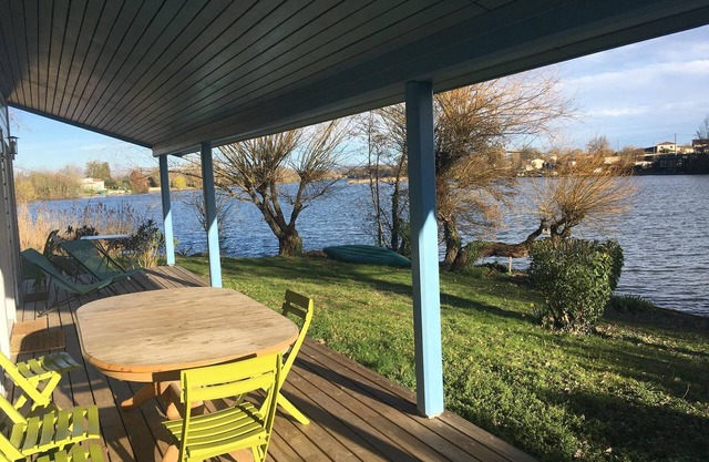 La cabane aux pastels: wooden house with saltwater swimming pool and view of the Tarn river