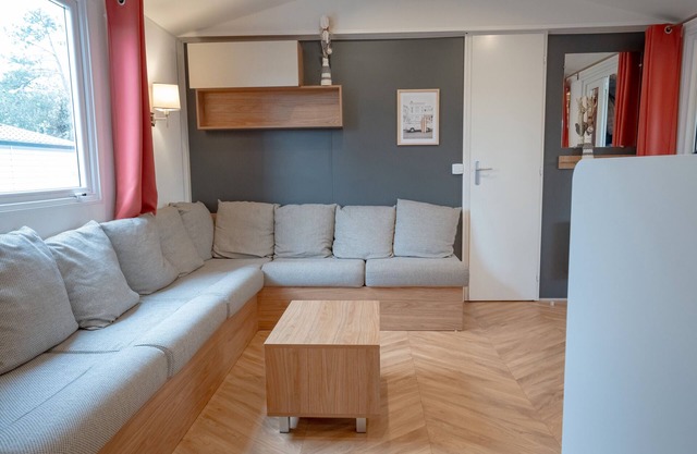 La Cabane in Cap-Ferret - 3-Bedroom Mobile Home with Terrace and Pool