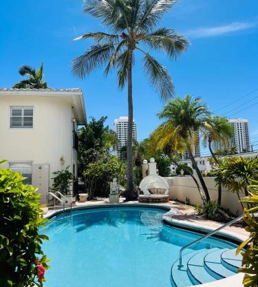 La Casa Hotel