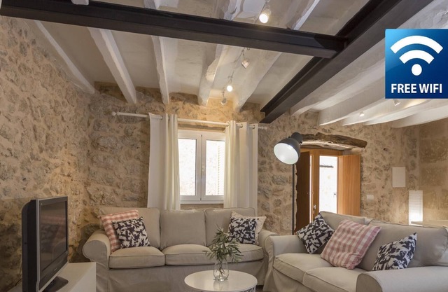 La Casa Vella Mallorcan character in the historic Pollensa WIFI