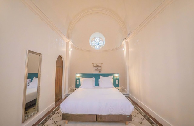 La Chapelle, Gîte Insolite Haut de Gamme Avec Piscine et Sauna, à Pézenas