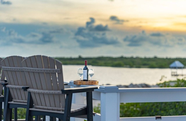 La Dolce Vida & The Pool Club at Mahogany Bay