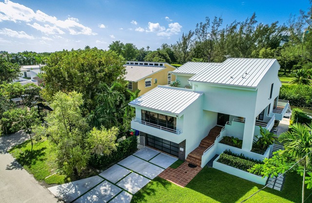 La Dolce Villa in Miami with direct access to the Bay!