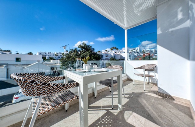 la Joya Suites-150m from the beach