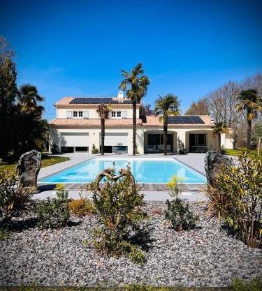 LA MAISON CACHEE-BA