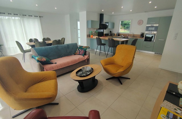 La maison du Soleil 4* ☀️,completed in 2025,near RN12 with high-speed wifi