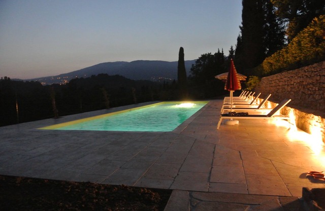 La Pitcholine, three bathrooms, air conditioning, in the heart of nature with shared pool.