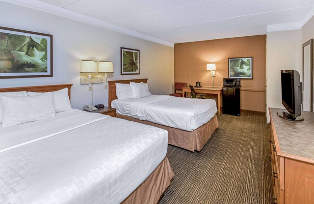 La Quinta Inn by Wyndham San Antonio I-35 N at Rittiman Rd