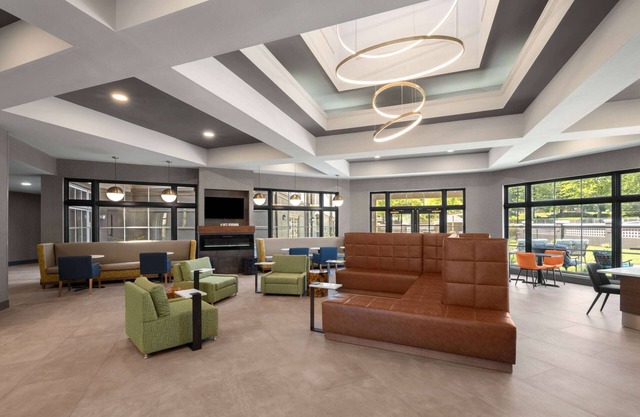 La Quinta Inn & Suites by Wyndham Greensboro NC