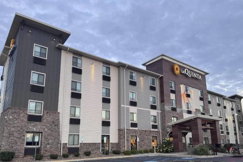 La Quinta Inn & Suites by Wyndham Greenville Woodruff Rd