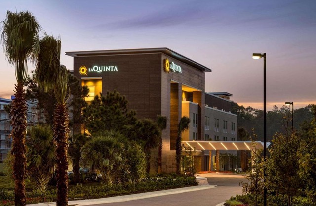 La Quinta Inn & Suites by Wyndham Orlando I-Drive Theme Parks