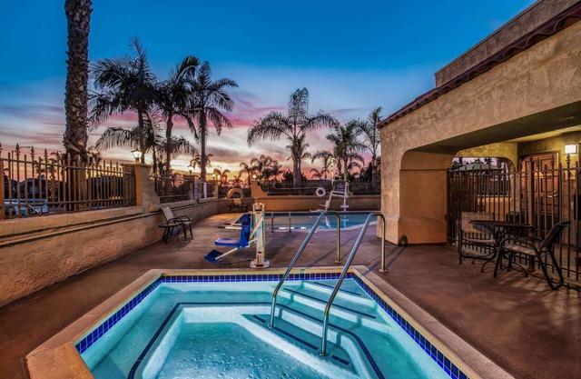 La Quinta Inn & Suites by Wyndham Carlsbad - Legoland Area