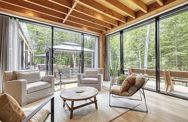 La Rose des Vents - Luxury Custom Home w/Hot Tub