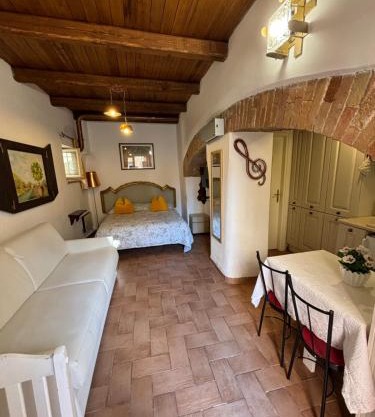 LA SUITE