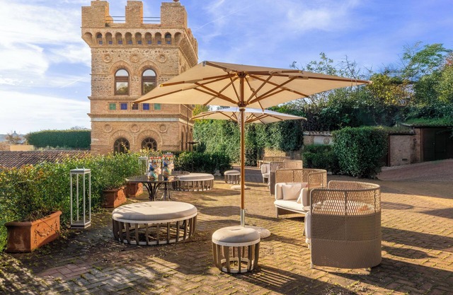 LA TORRE DELLA LUNA with private pool overlooking St. Peter's
