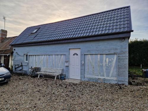 La tranquille maison bleue