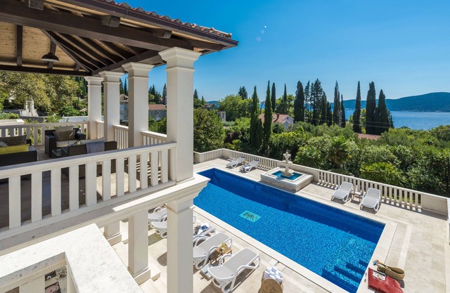 La Villa (OWNER) - Relax like its Renaissance at this nobleman worthy retreat