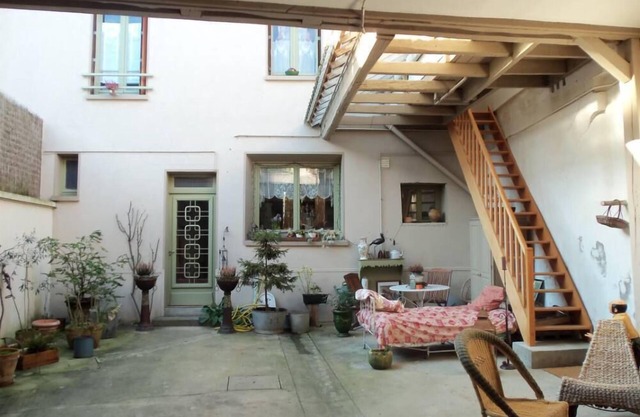 La Ville Du Bois: Charming apartment 20 km from Paris
