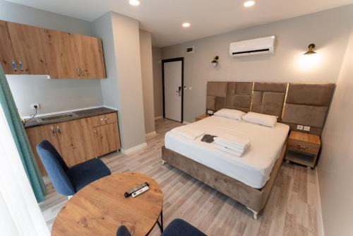 Lacasa Royal Hotel