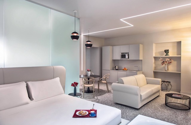 Lady Rose Prestige Suite