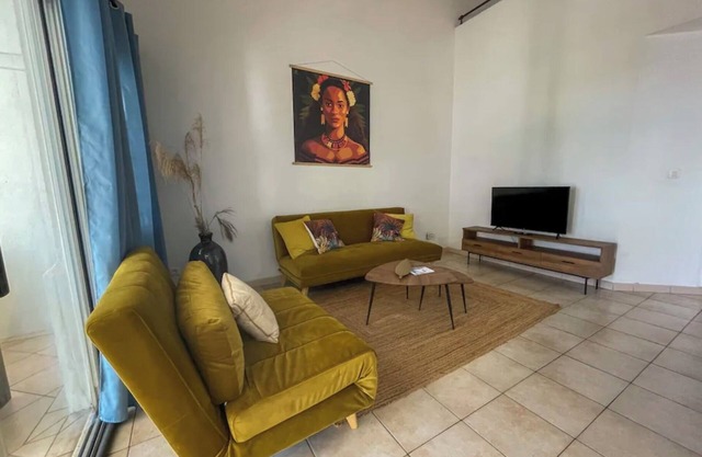 Lafayette 2 - Cozy Beachside House in Arue