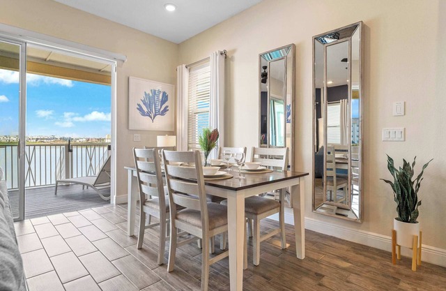 Lafitte's Landing Lakeview Cottage - Lakefront!