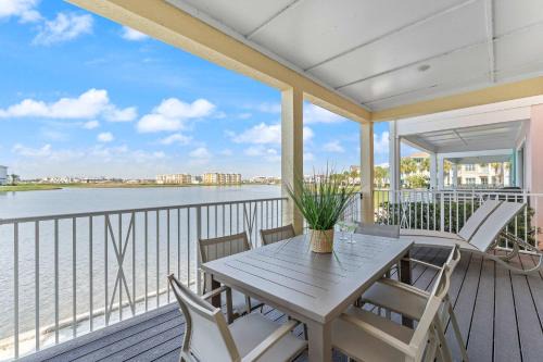 Lafitte's Landing Lakeview Cottage - Lakefront